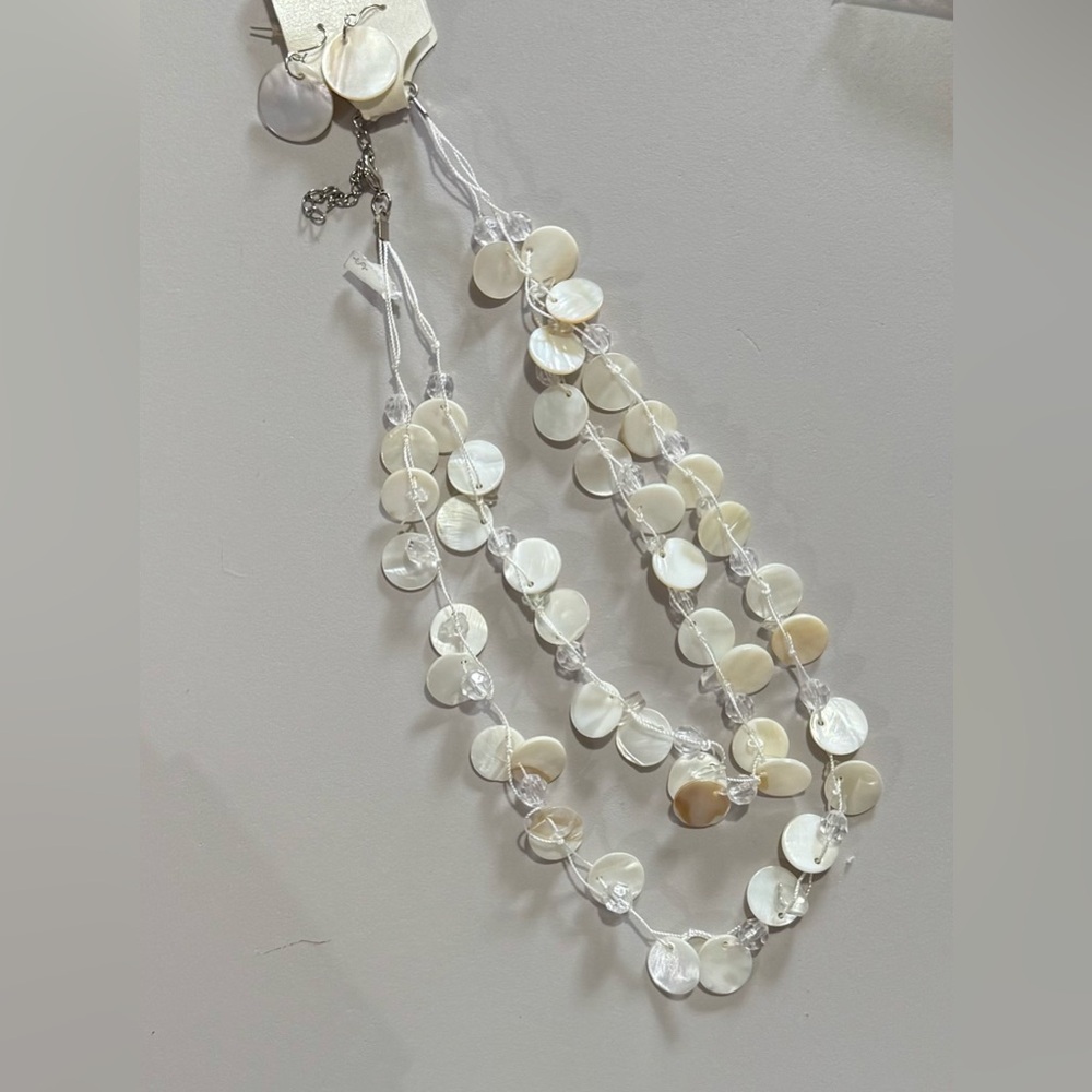 NWT Esmor Elegant Shell and Bead Necklace